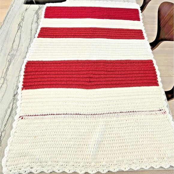 Handmade Crochet Blanket Throw Red White Striped Scallop Edge Soft Acrylic 32x48 - Picture 10 of 16